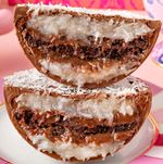 OVO-MEIA-CASCA-BOLO-DE-CHOCOLATE-COCO-E-BRIGADEIRO