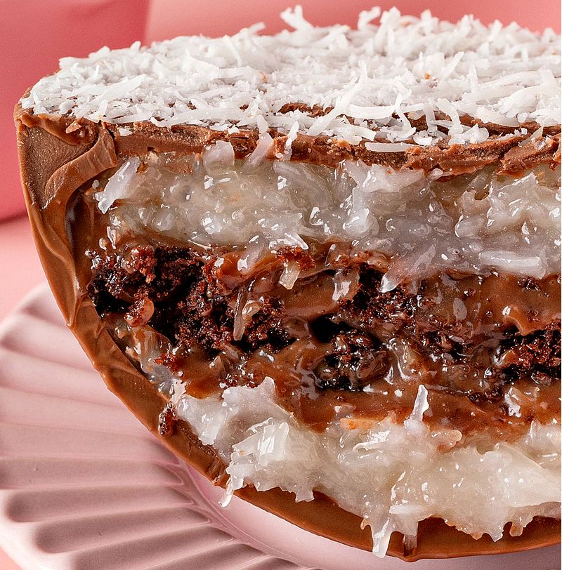 OVO-MEIA-CASCA-BOLO-DE-CHOCOLATE-COCO-E-BRIGADEIRO-2
