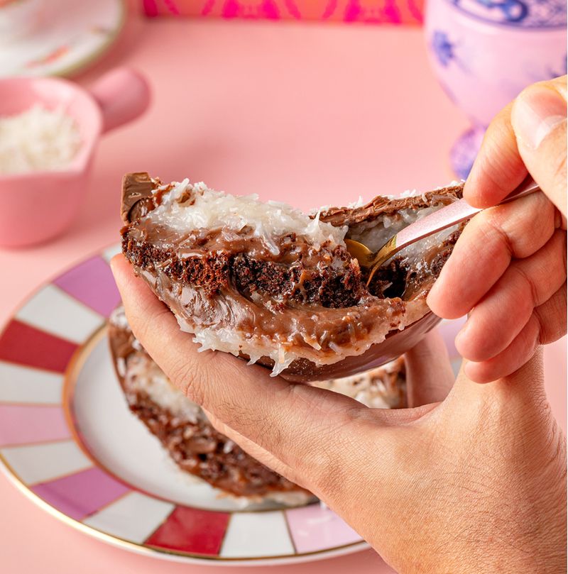 OVO-MEIA-CASCA-BOLO-DE-CHOCOLATE-COCO-E-BRIGADEIRO-1