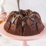BOLO-DE-PASCOA-CHOCOLATE-COM-CALDA-DE-CHOCOLATE-4