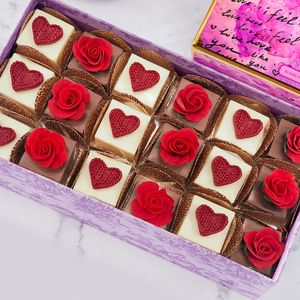 CAIXA BOMBONS DECORADOS – NAMORADOS